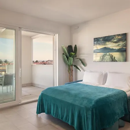 Апартаменты Perla Garda With Pool *