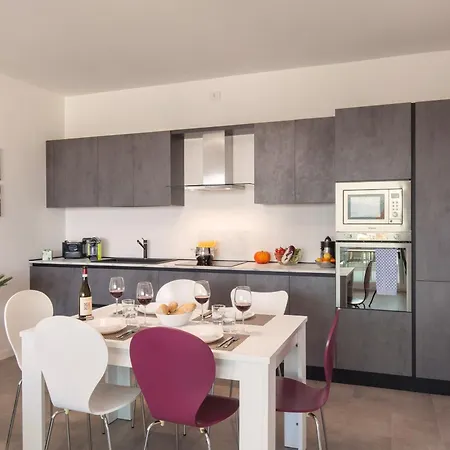 Perla Garda With Pool Appartement Peschiera del Garda