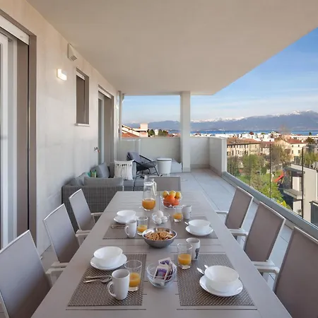 Perla Garda With Pool Appartement