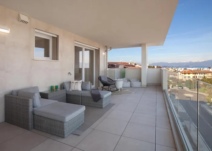 Апартаменты Perla Garda With Pool Пескьера-дель-Гарда