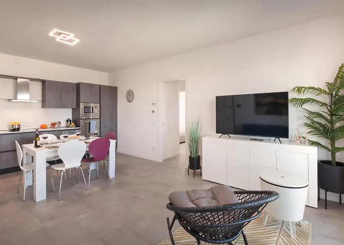 Perla Garda With Pool Апартаменты