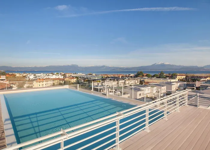 Апартаменты Perla Garda With Pool Пескьера-дель-Гарда