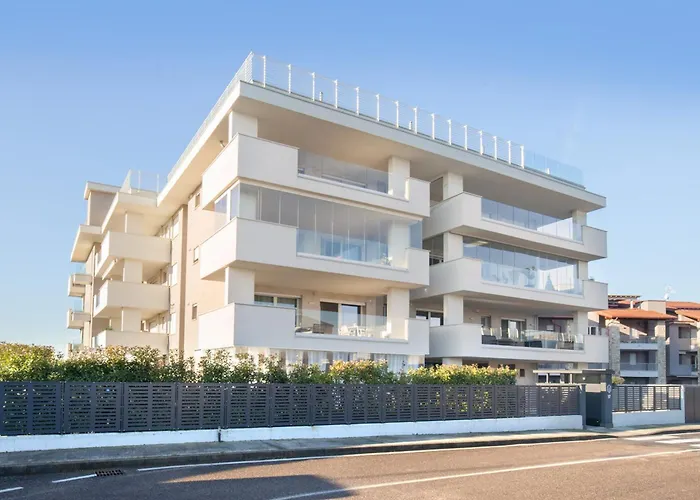 Апартаменты Perla Garda With Pool Пескьера-дель-Гарда